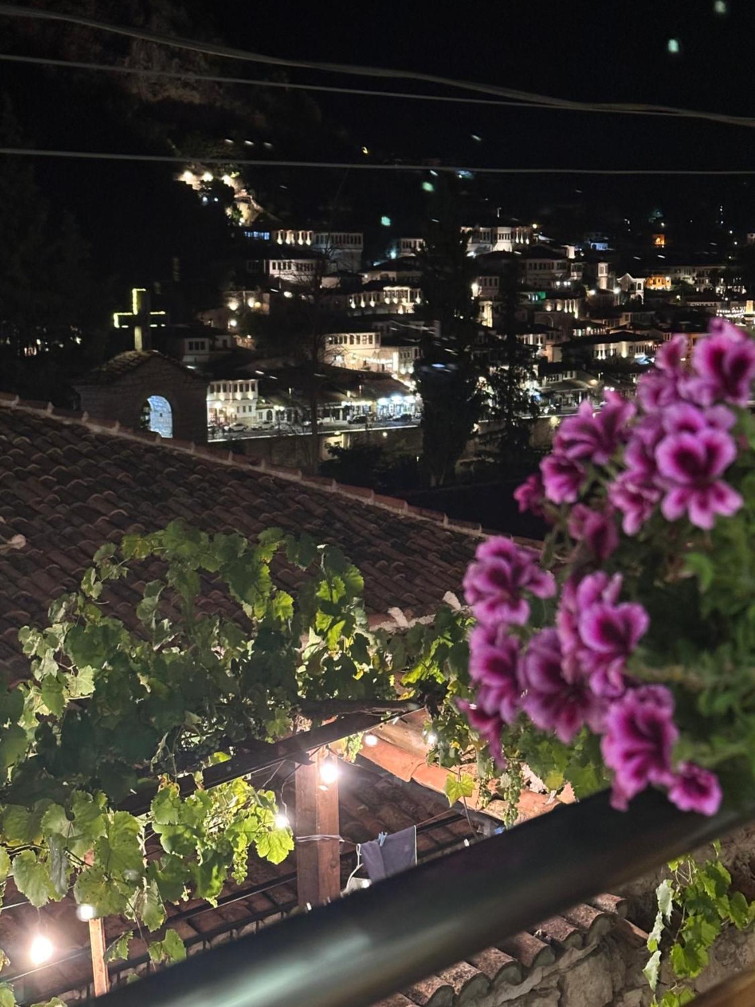Oda E Skulptorit-Unesco Quarter Berat Eksteriør billede