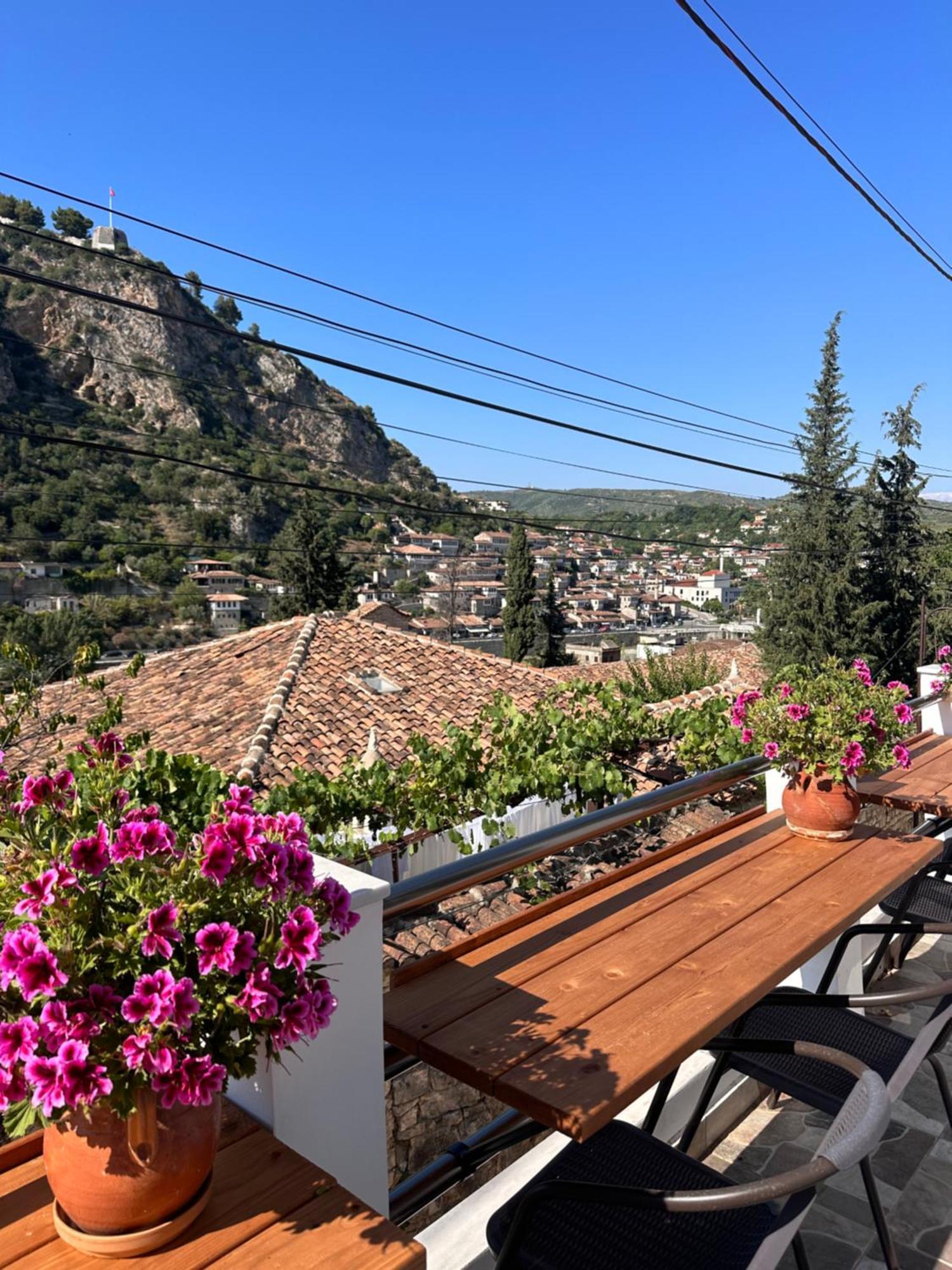 Oda E Skulptorit-Unesco Quarter Berat Eksteriør billede
