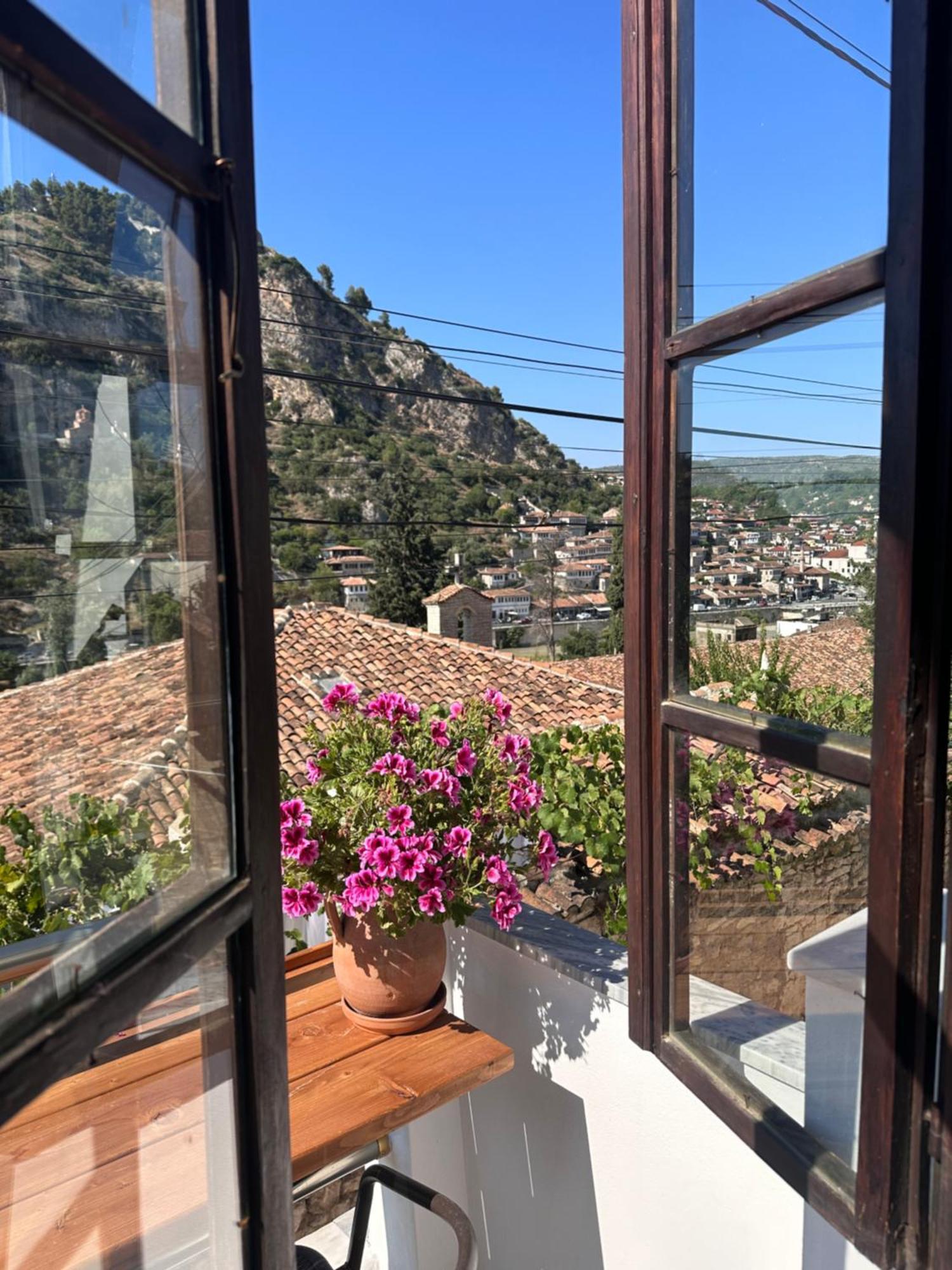 Oda E Skulptorit-Unesco Quarter Berat Eksteriør billede