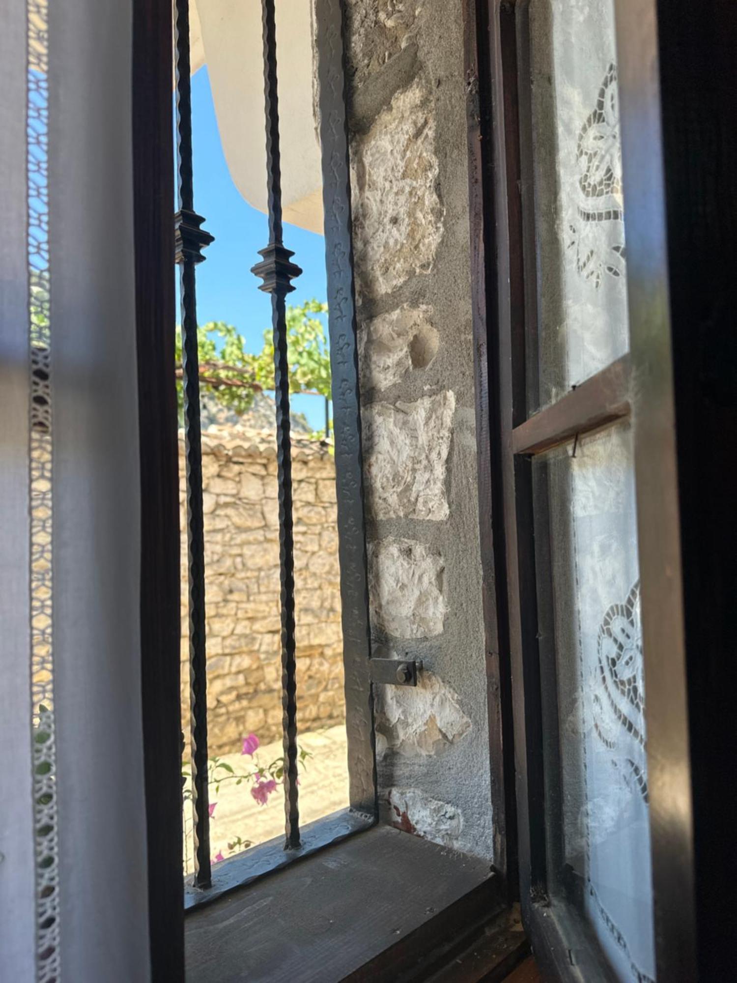 Oda E Skulptorit-Unesco Quarter Berat Eksteriør billede