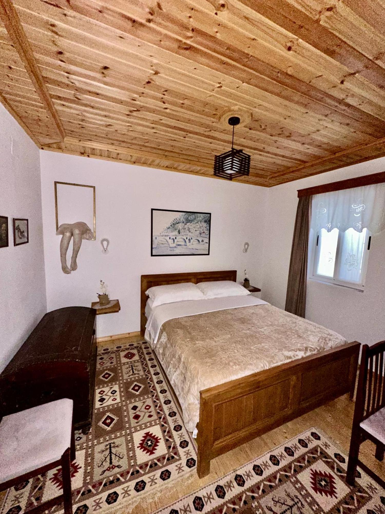 Oda E Skulptorit-Unesco Quarter Berat Eksteriør billede