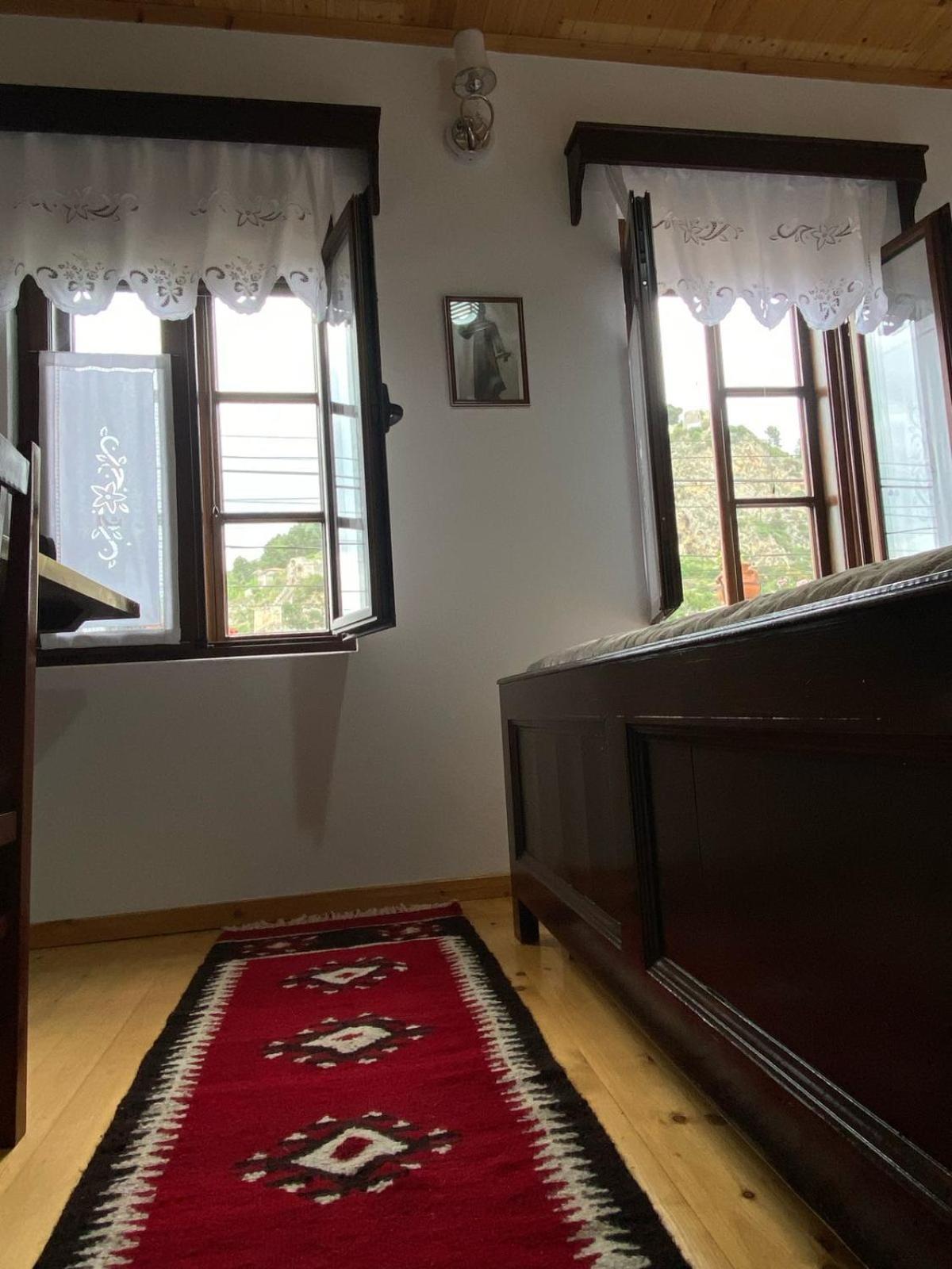 Oda E Skulptorit-Unesco Quarter Berat Eksteriør billede
