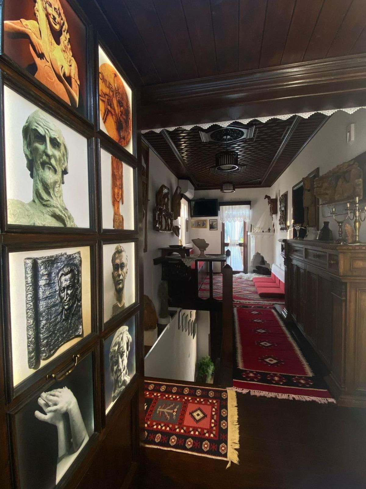 Oda E Skulptorit-Unesco Quarter Berat Eksteriør billede